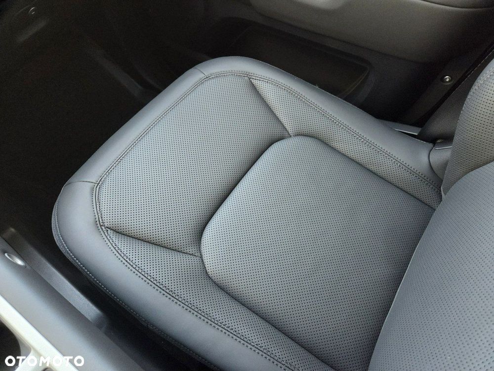 Land Rover Defender - 21