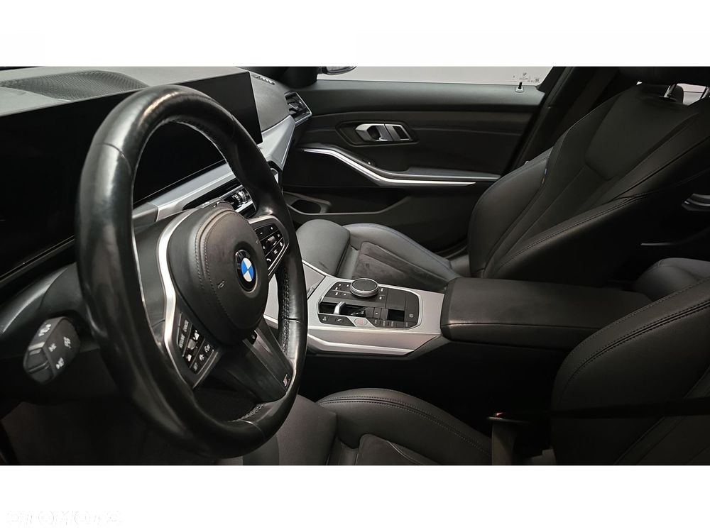 BMW Seria 3 320d xDrive mHEV M Sport - 31