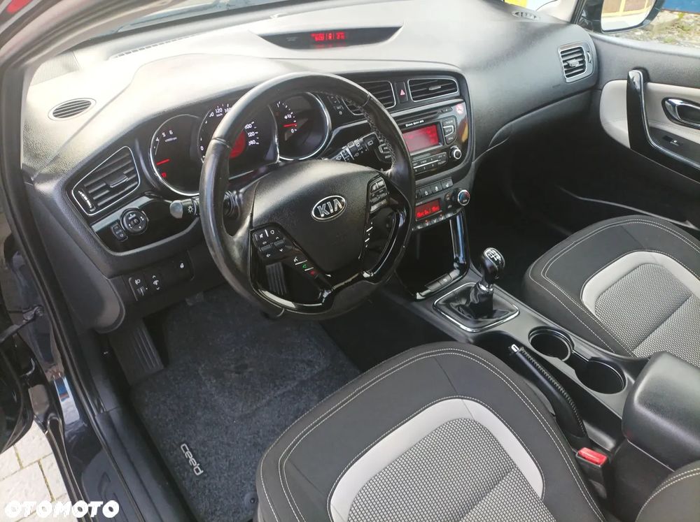 Kia Ceed 1.6 CRDi 128 ISG Platinum Edition - 19