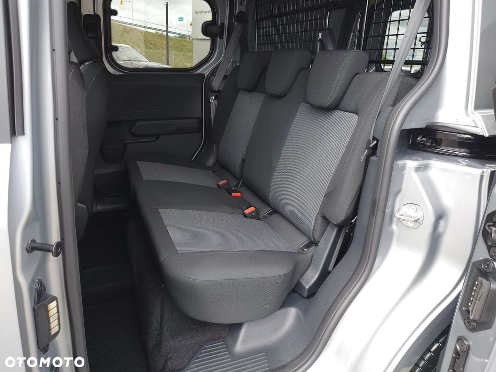 Ford Transit Courier - 15