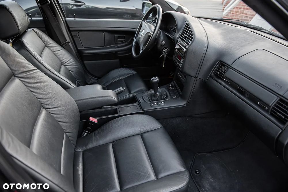 BMW Seria 3 318i - 26