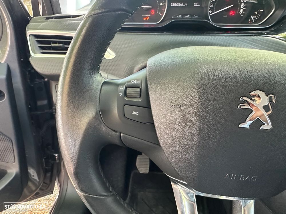 Peugeot 208 1.2 PureTech Signature - 32