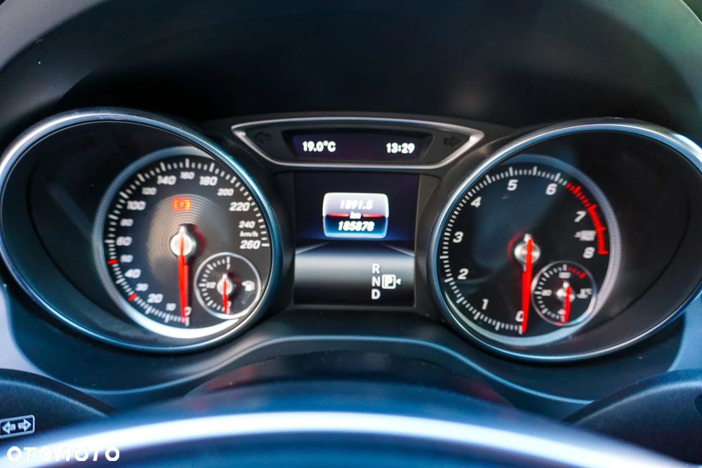 Mercedes-Benz GLA 200 7G-DCT AMG Line - 27