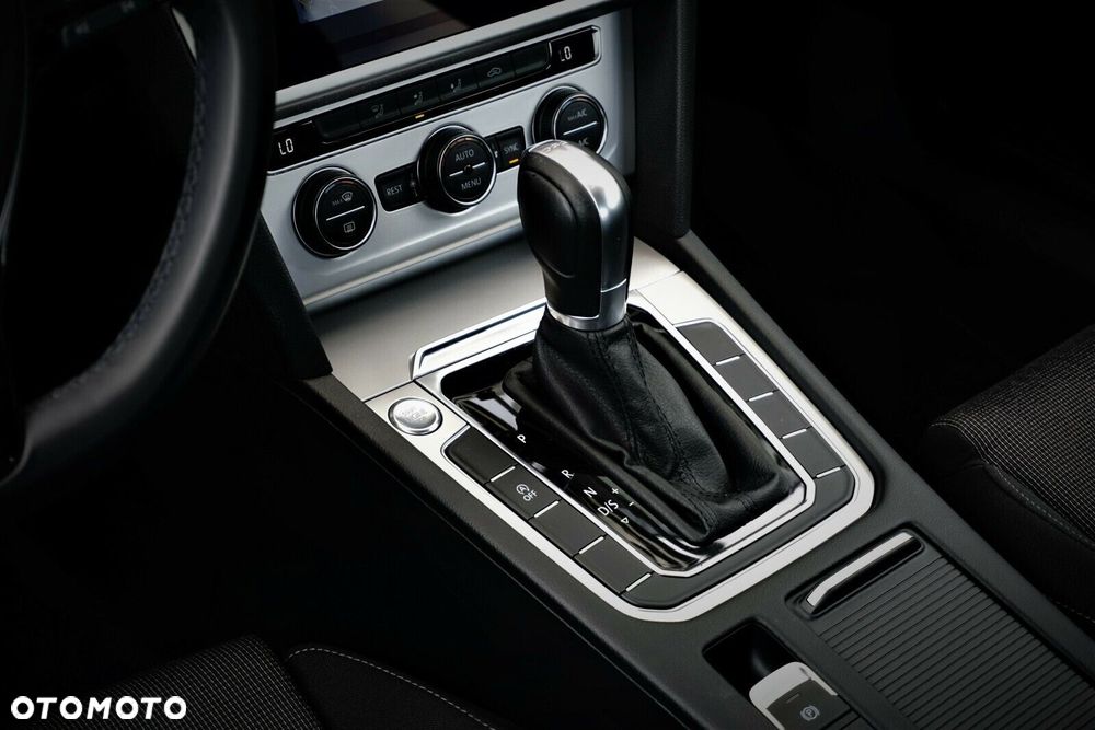 Volkswagen Passat 2.0 TDI SCR Comfortline DSG - 12