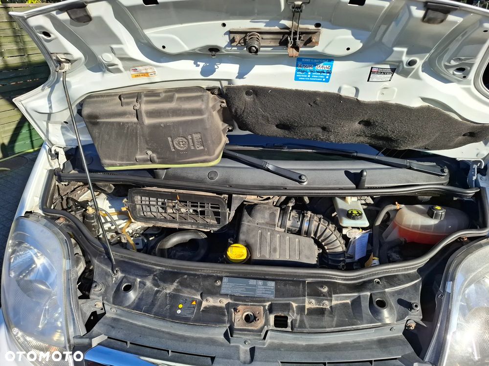 Opel Vivaro - 8