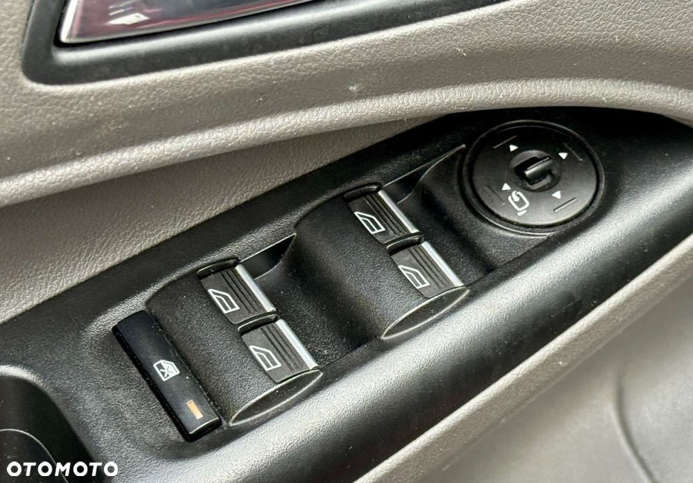 Ford Tourneo Connect Grand - 16