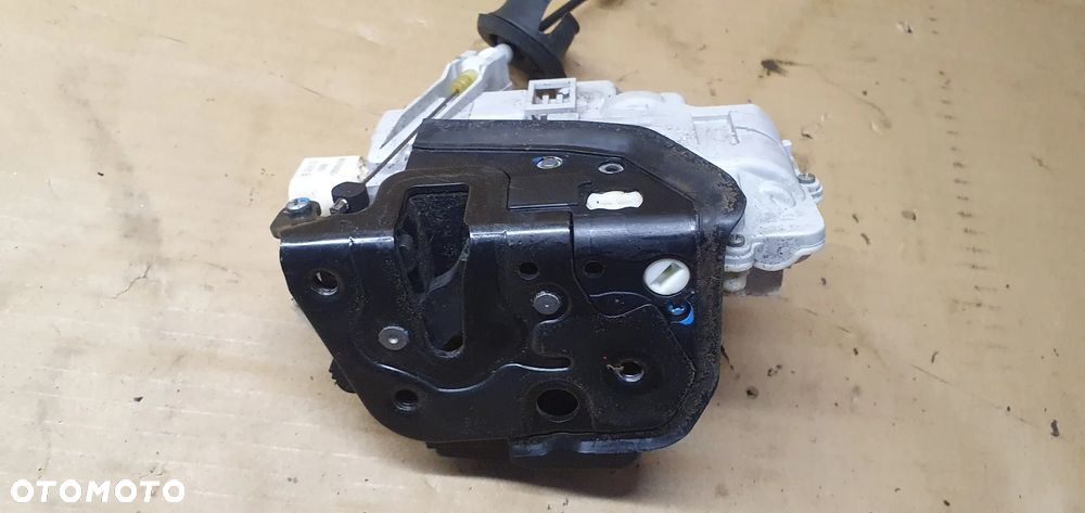 Zamek drzwi prawy przód przedni prawy Audi A6 C6 4F1837016 - 2