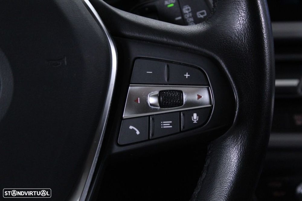 BMW 330 e Touring Auto - 24