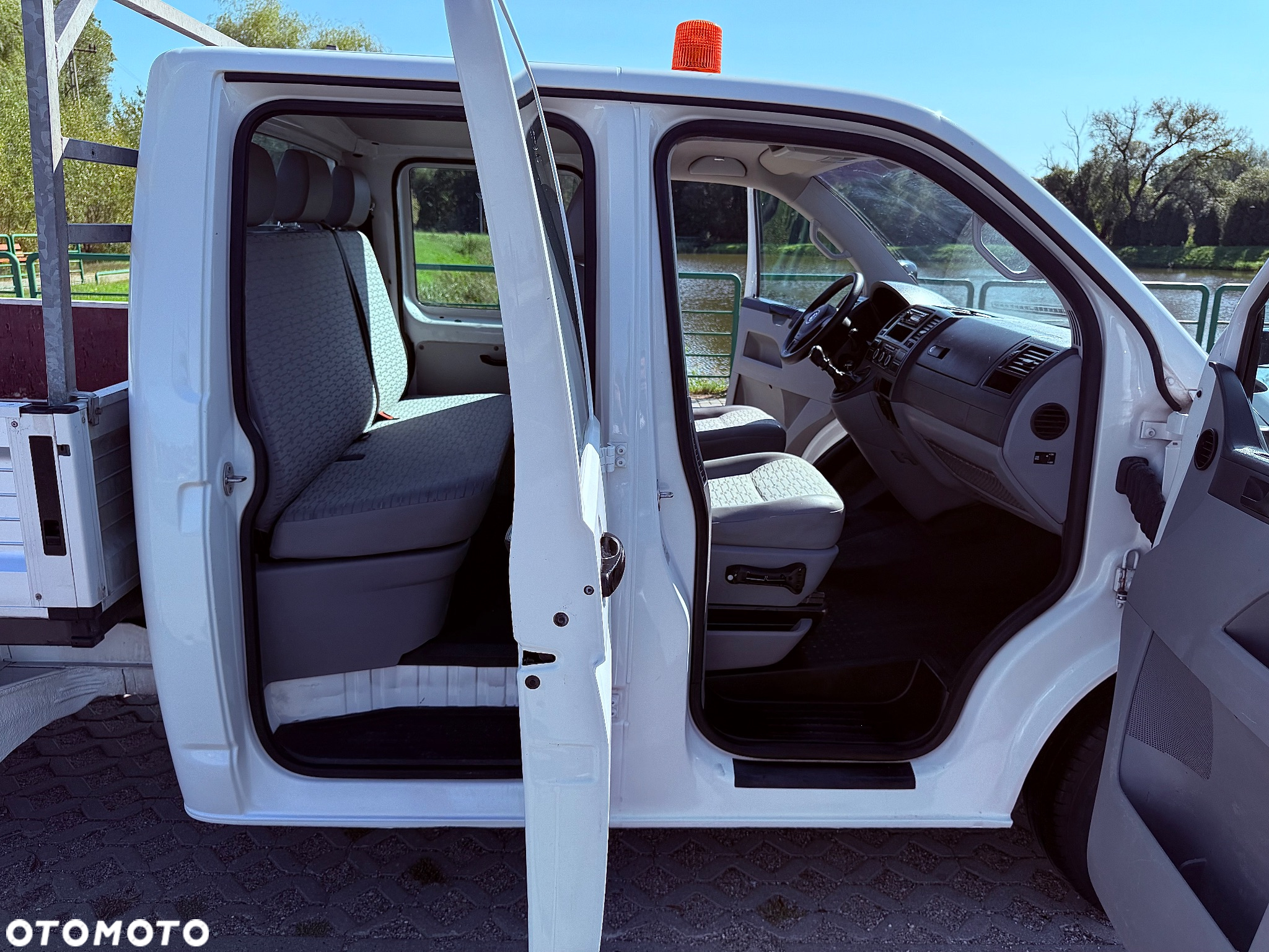 Volkswagen TRANSPORTER T5 2.0TDI CR 102KM - 24