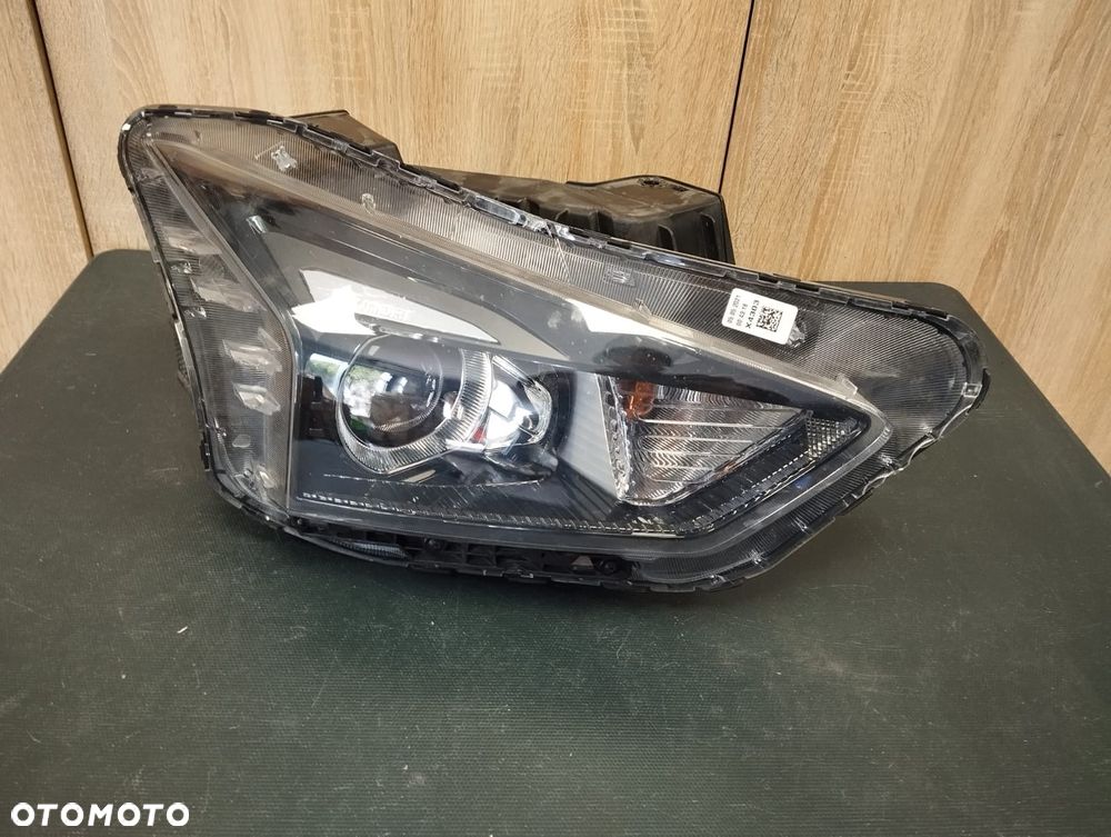 Hyundai Bayon reflektor przód prawy