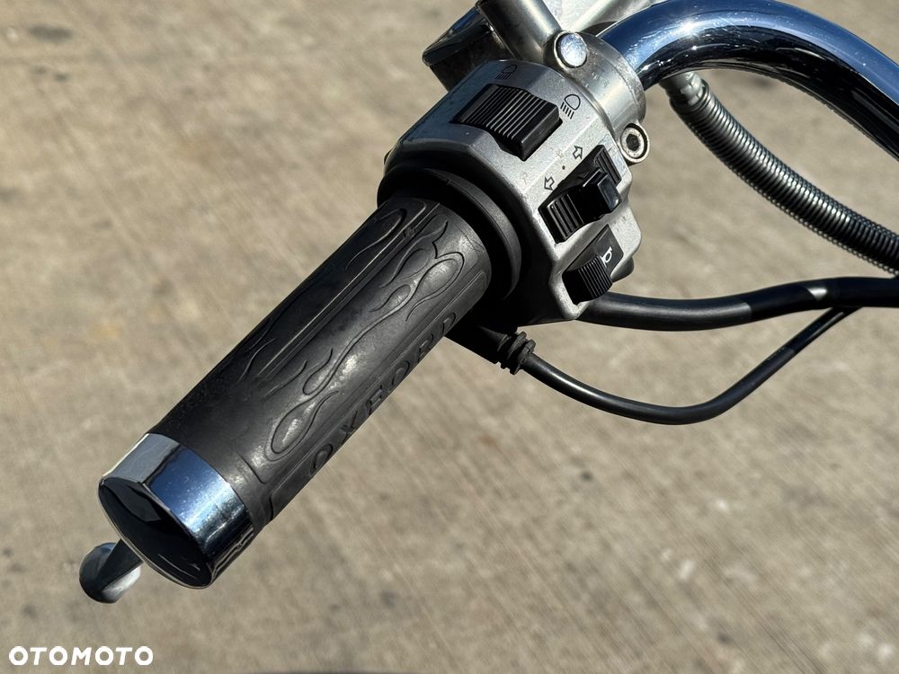 Suzuki Intruder - 7