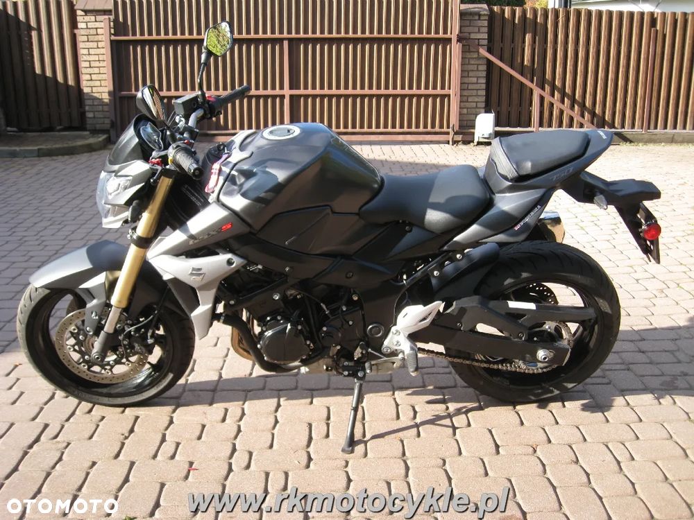 Suzuki GSX - 6