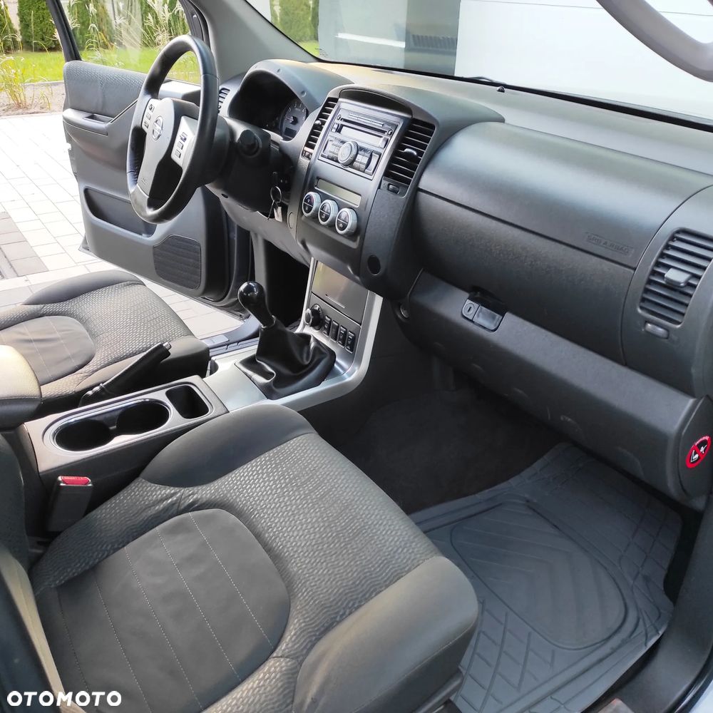 Nissan Navara 2.5 D Platinum - 29