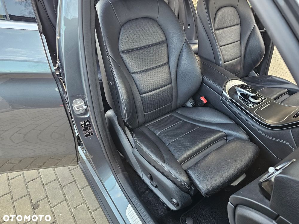 Mercedes-Benz GLC - 12