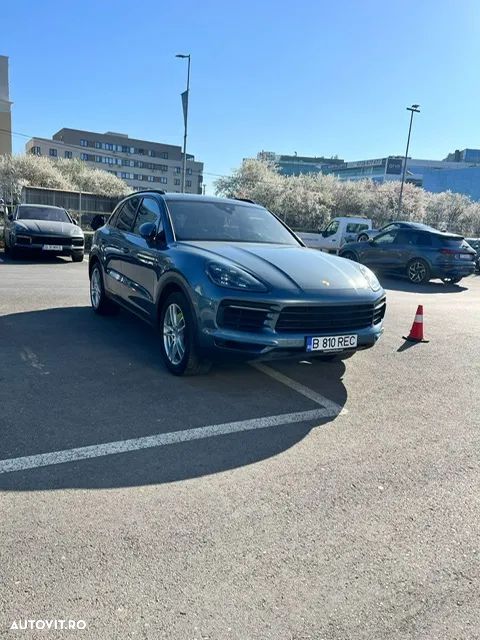 Porsche Cayenne - 1