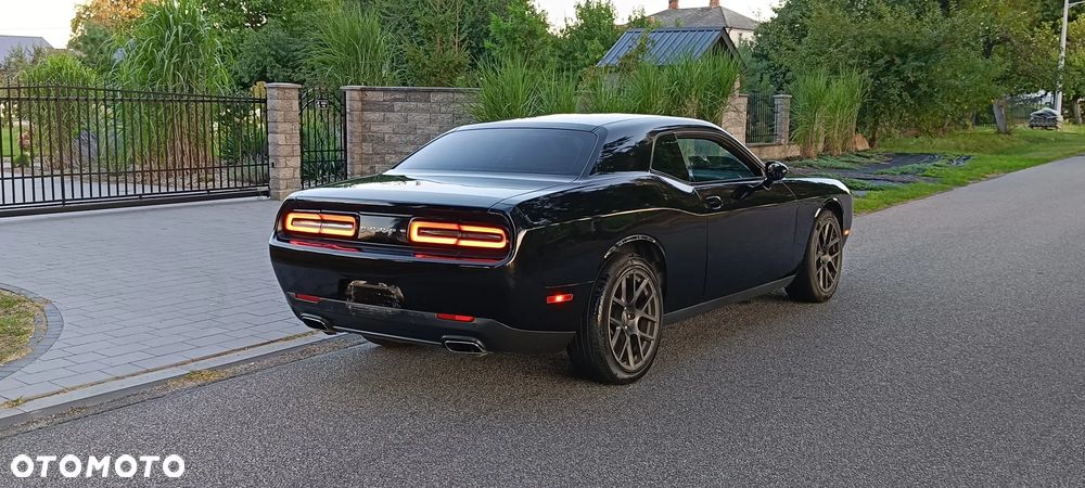 Dodge Challenger - 34