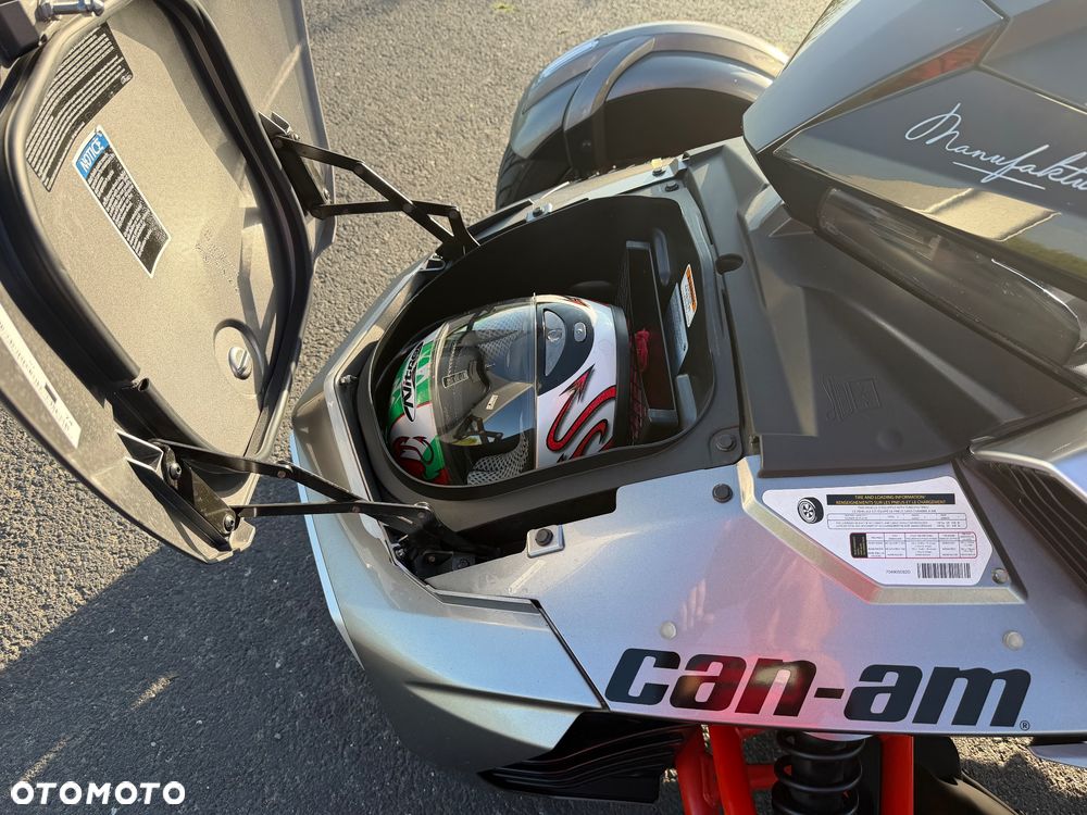 Can-Am Spyder - 8