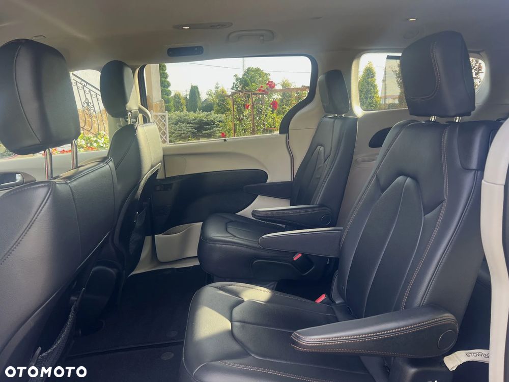 Chrysler Pacifica - 17
