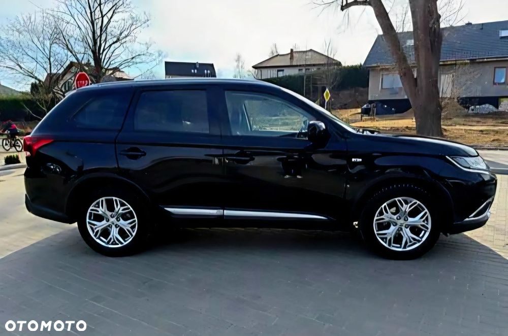 Mitsubishi Outlander 2.0 Invite + 2WD - 10