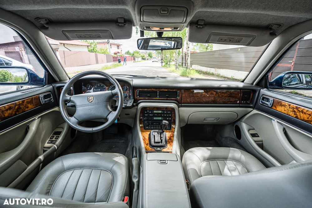 Jaguar XJ - 16