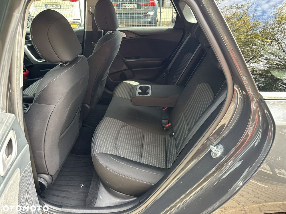 Kia Ceed 1.5 T-GDI Business Line DCT - 19