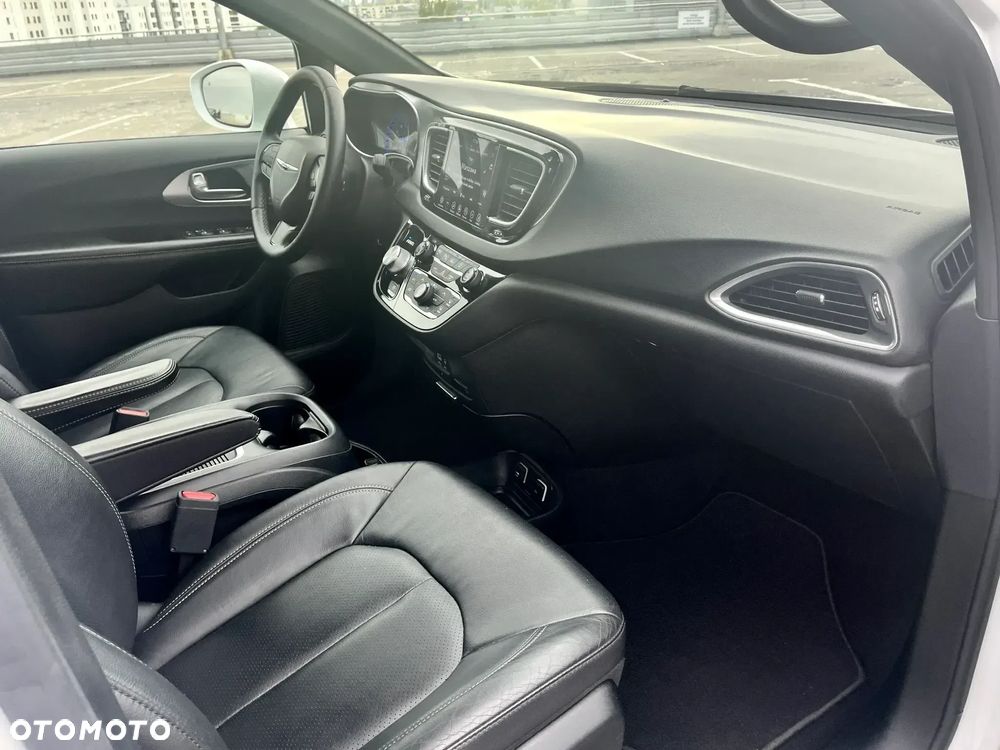 Chrysler Pacifica - 13