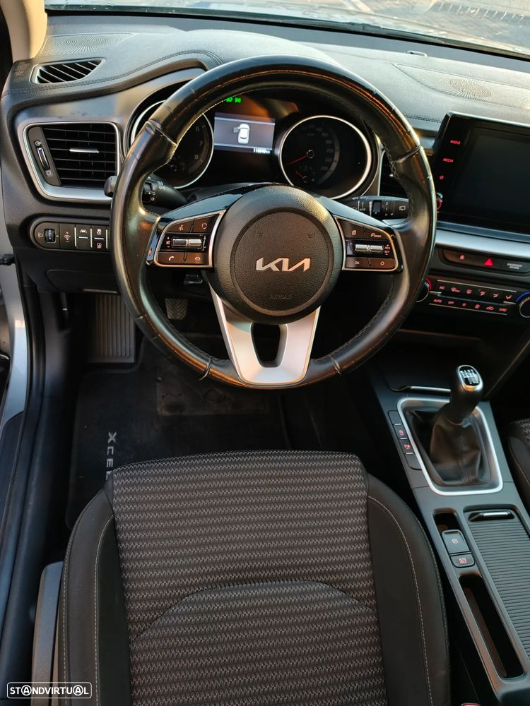 Kia XCeed — fotografia 18