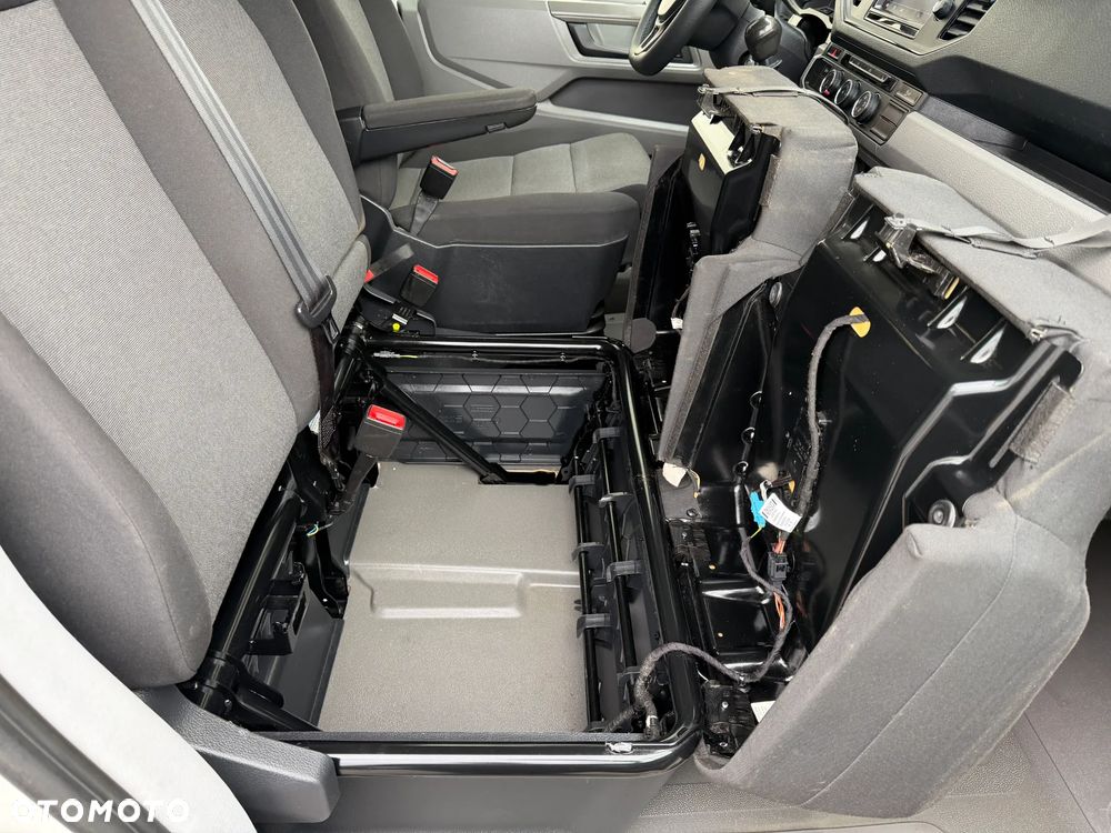 Volkswagen Crafter Doka Brygadówka 7 osób - 26