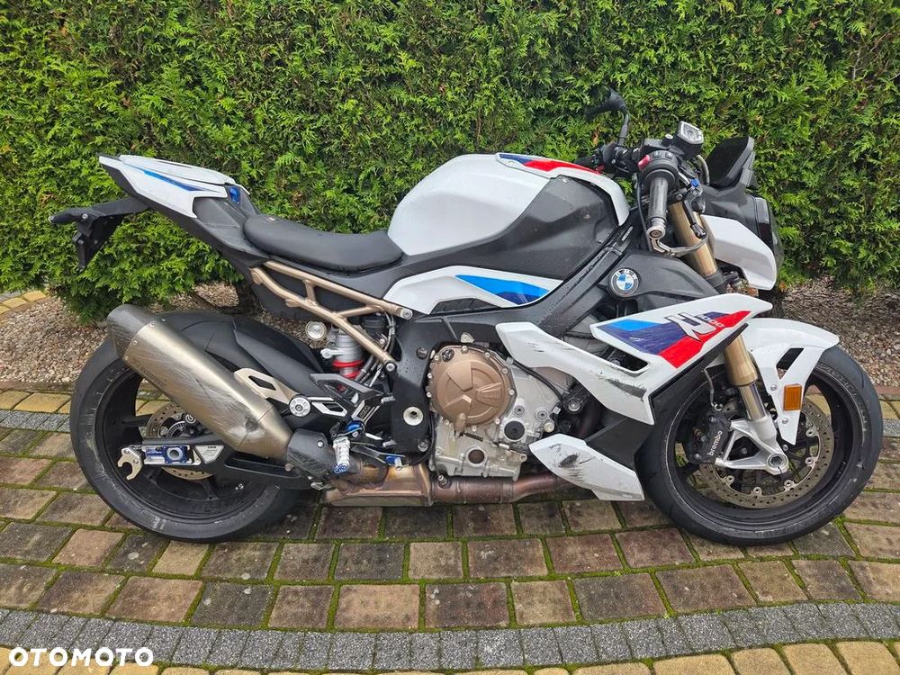 BMW S - 6