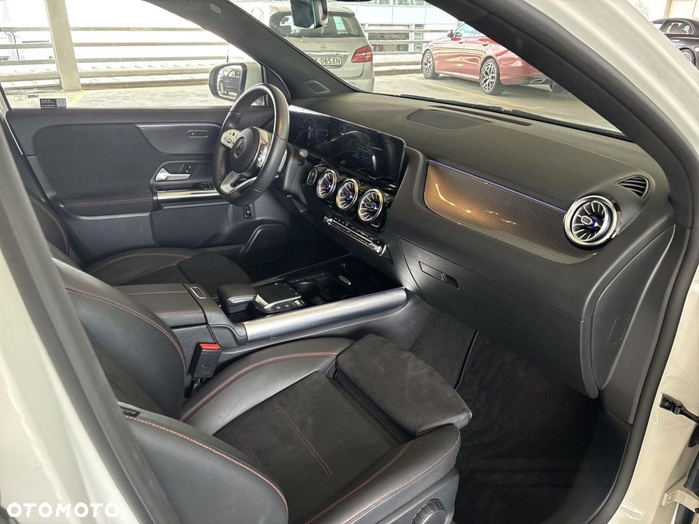Mercedes-Benz GLA - 16