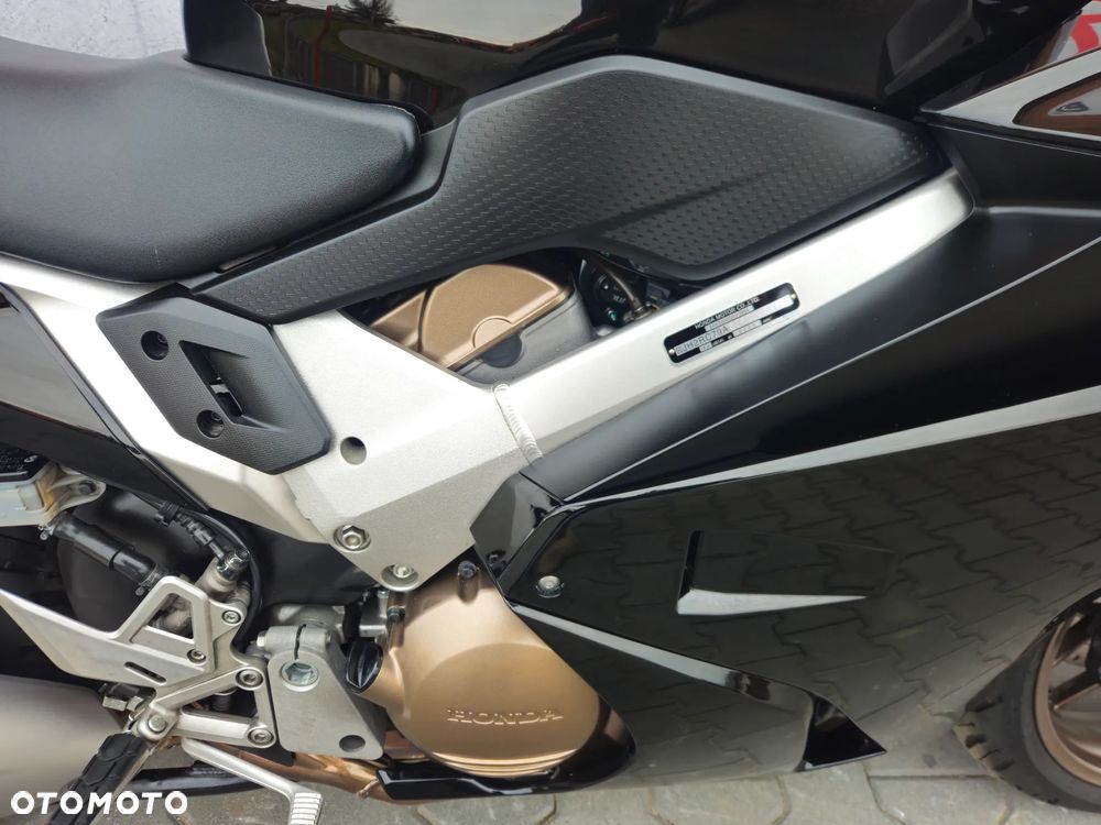 Honda VFR - 22