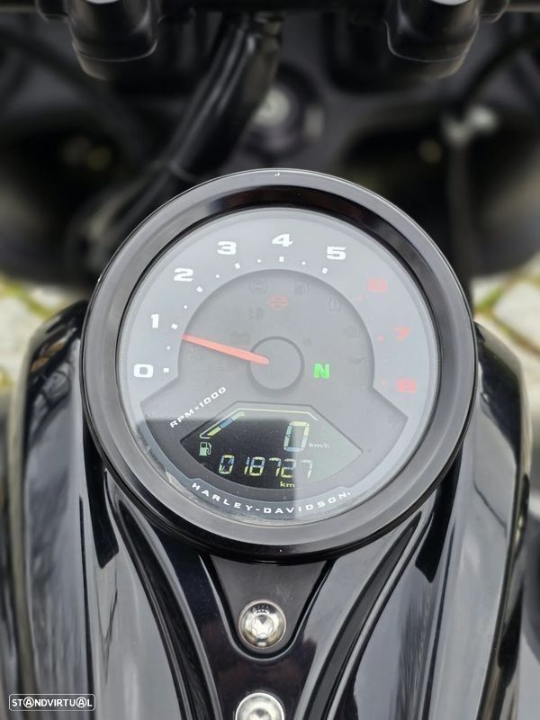 Harley-Davidson Softail Fat Bob - 11