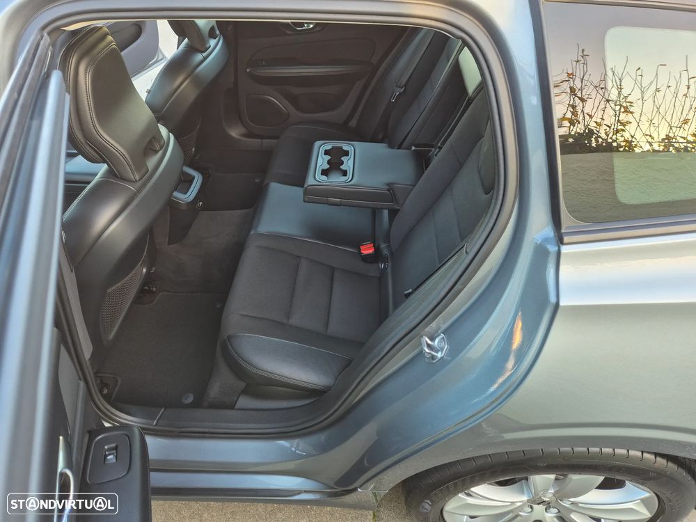 Volvo V60 2.0 D3 Momentum Plus - 21