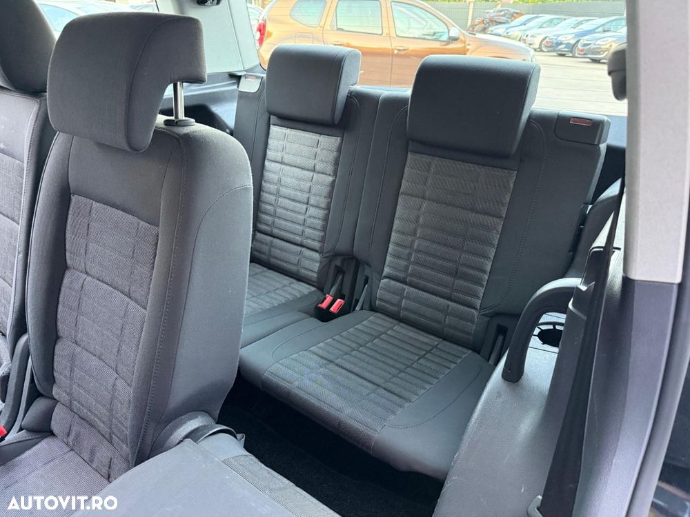 Volkswagen Touran - 11