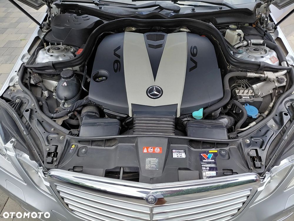 Mercedes-Benz Klasa E 300 CDI DPF BlueEFFICIENCY 7G-TRONIC Elegance - 37