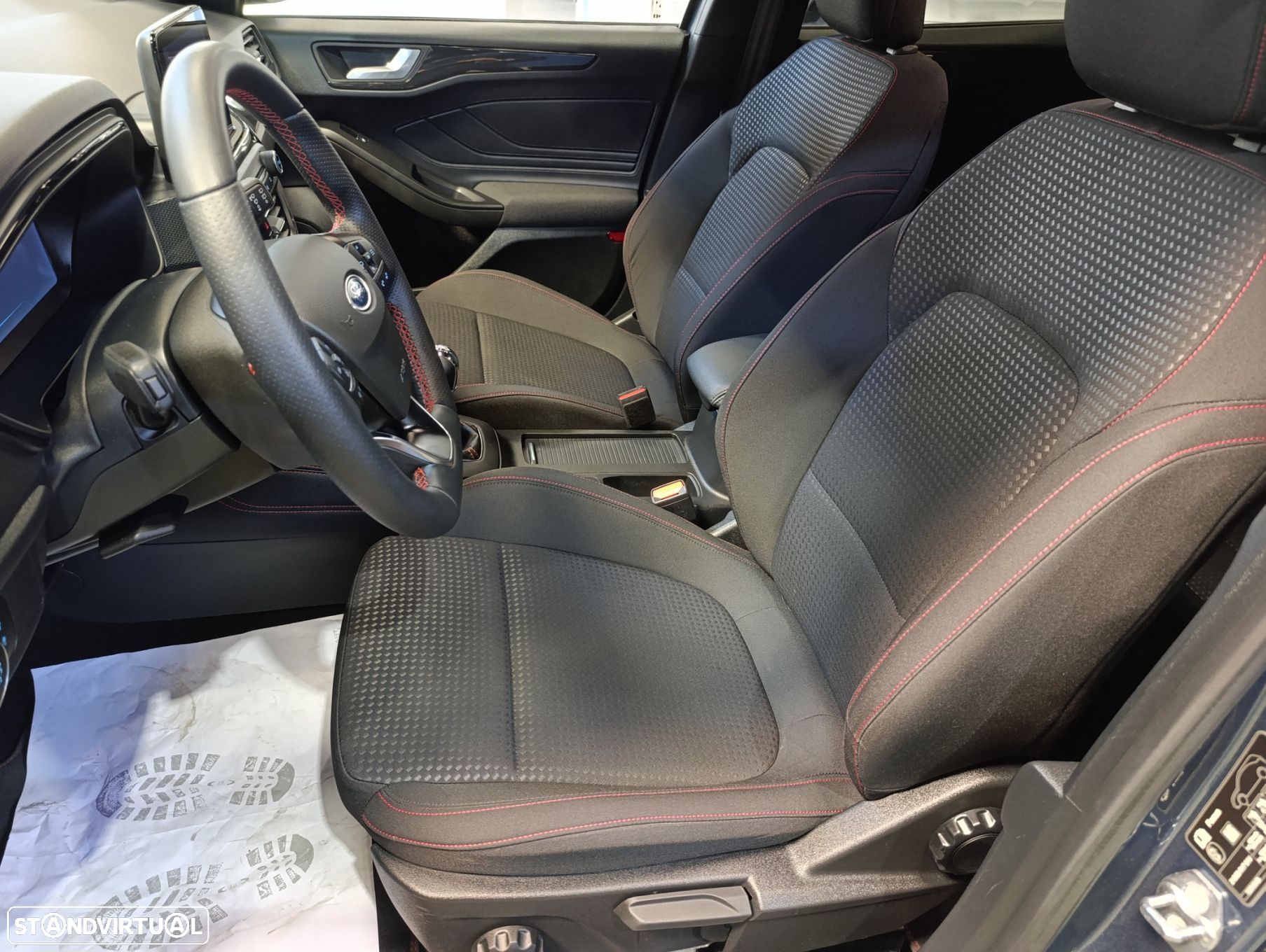 Ford Focus 1.0 EcoBoost Hybrid ST-LINE X - 11