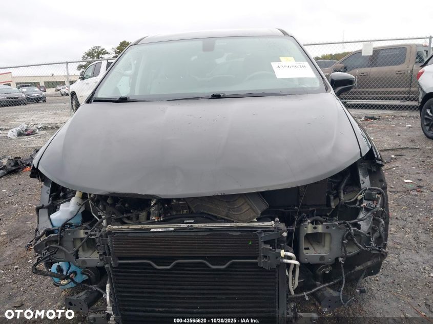 Chrysler Pacifica - 9