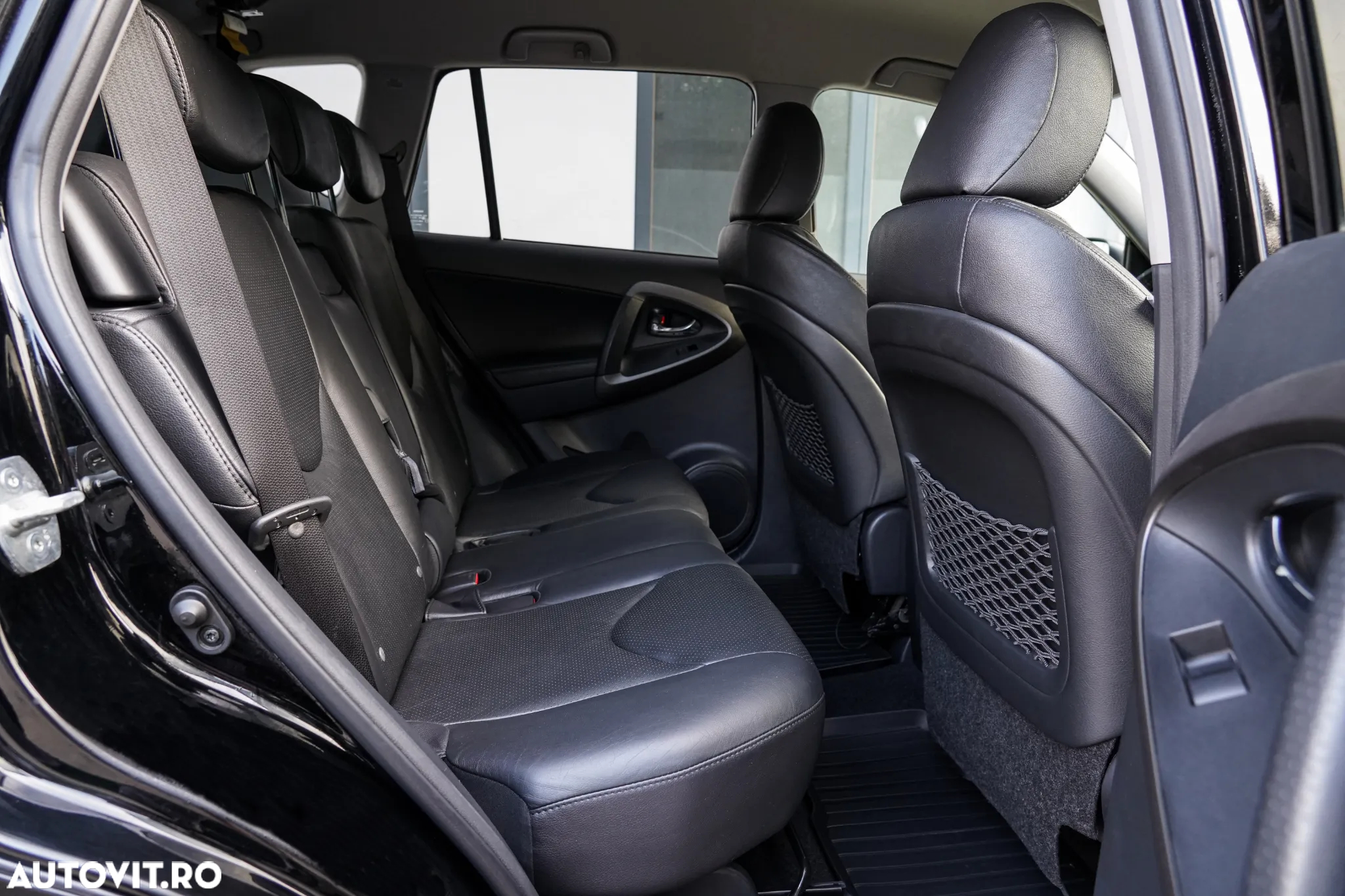 Toyota RAV4 - 10