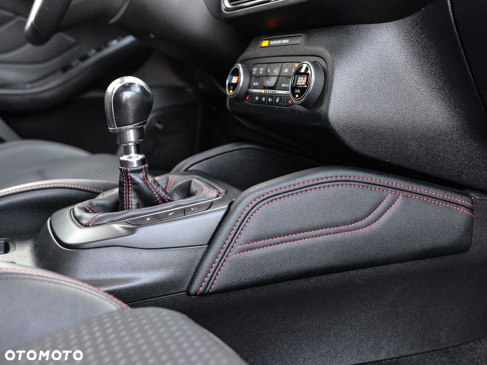 Ford Focus 1.5 EcoBoost ST-Line - 27