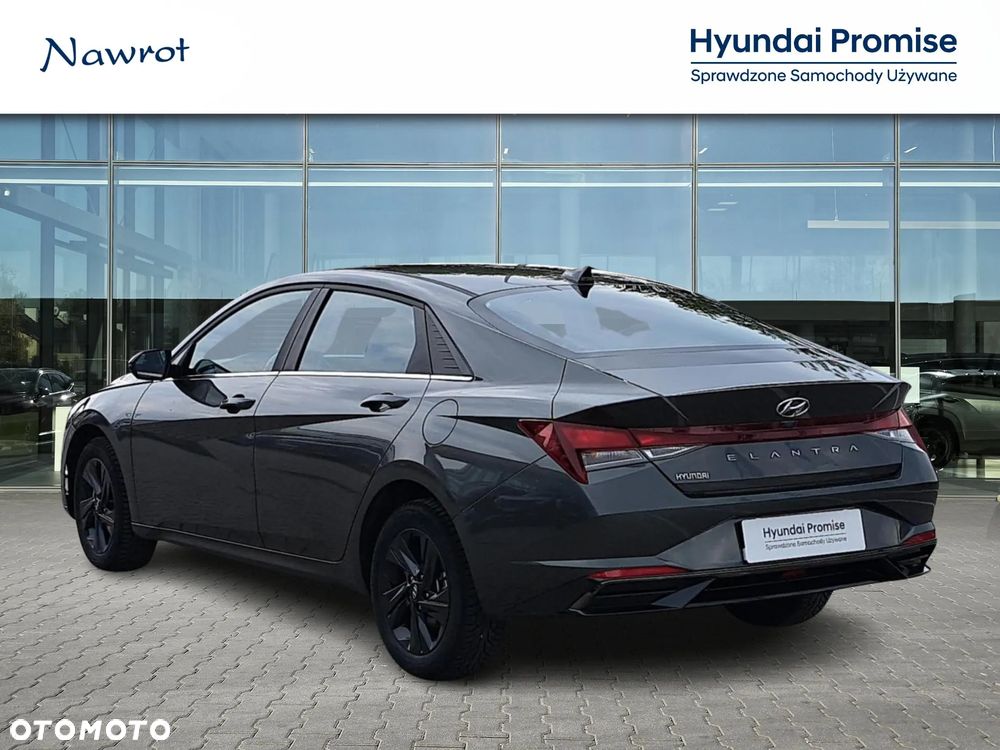 Hyundai Elantra - 3