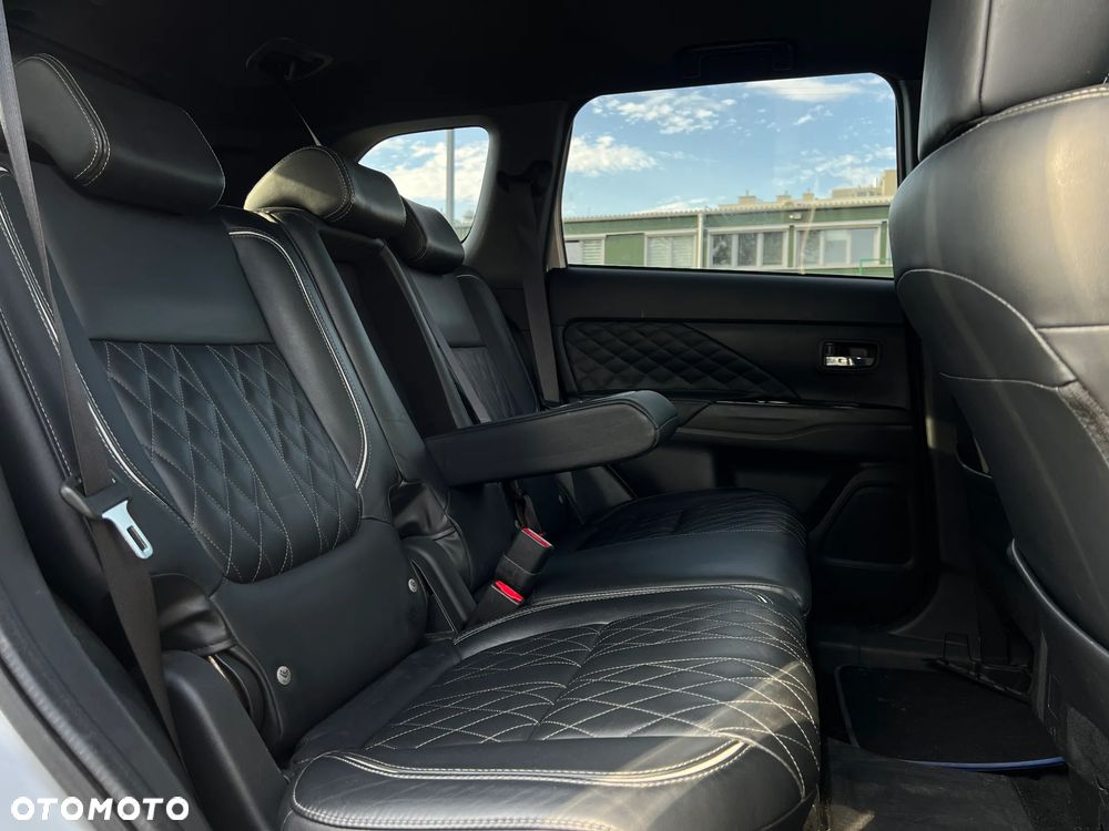 Mitsubishi Outlander - 30