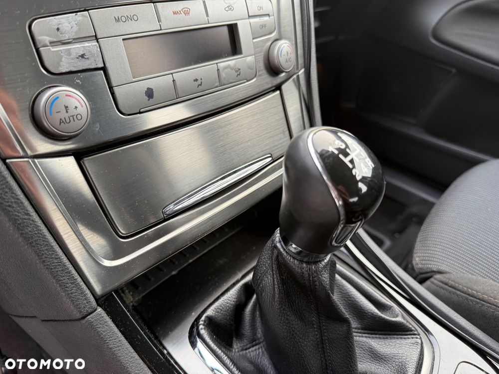Ford Mondeo - 12