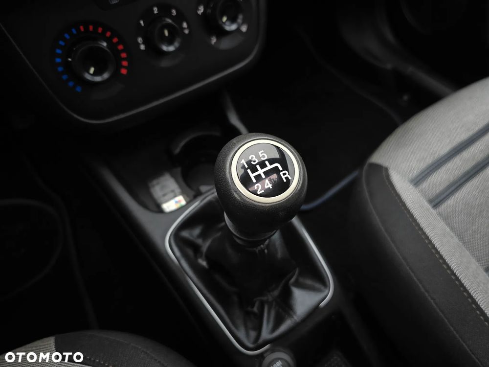 Fiat Punto Evo ver-1-4-16v-dynamic - 30