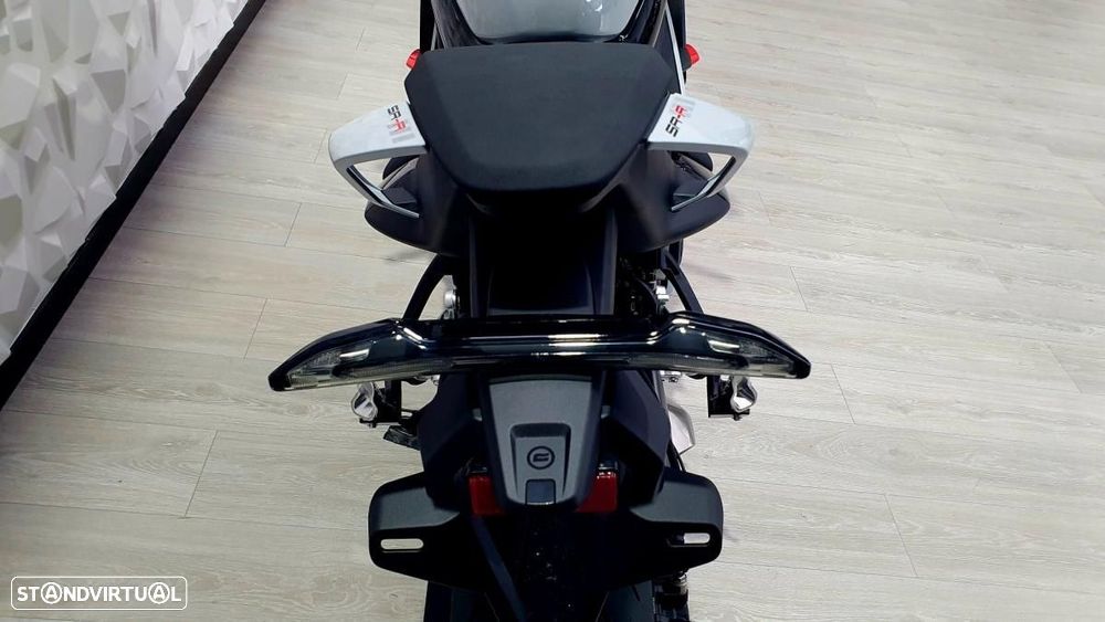 CF Moto 675SR-R - 10