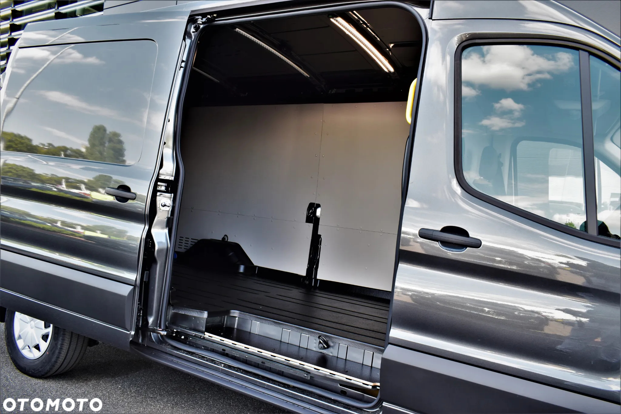 Ford E-Transit - 11