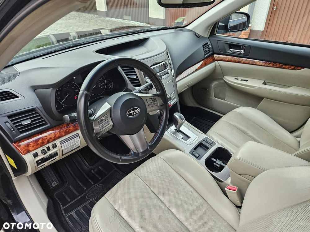 Subaru Outback 2011 photo 3
