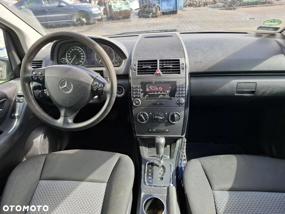MERCEDES A180 - 6