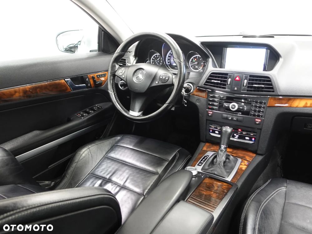 Mercedes-Benz Klasa E 350 CDI DPF BlueEFFICIENCY 7G-TRONIC Avantgarde - 31