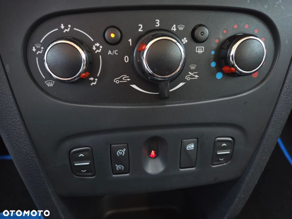 Dacia Sandero TCe 90 Celebration - 25
