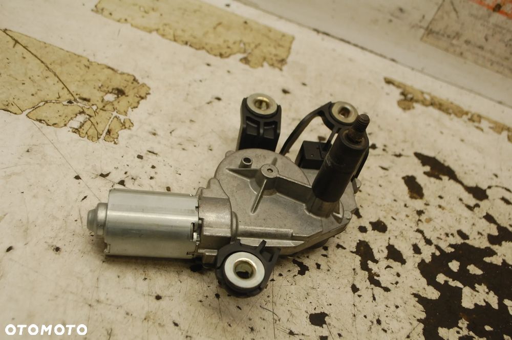 SILNICZEK WYCIERACZKI TYŁ 5K6955711A VW GOLF VI - 1